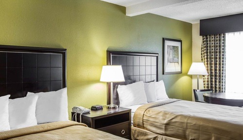 Habitación, 2 camas dobles, no fumadores (Roll-In Shower - Disability Access)