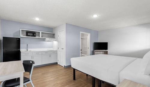 1 King Bed, Efficiency, Nonsmoking