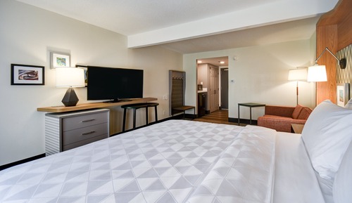 Habitación estándar, 1 cama de matrimonio grande (Communications, Roll-In Shower)