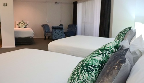 Suite familiar, varias camas, balcón, vistas a la ciudad