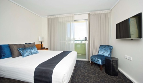 Habitación superior, 1 cama de matrimonio grande, no fumadores, balcón (Larger Room)