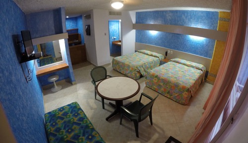 Habitación estándar, 2 camas dobles, balcón