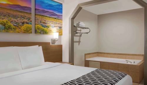 Suite, 1 cama de matrimonio grande, fumadores, bañera de hidromasaje