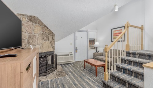 LOFT room ,1 king bed with jetted tub