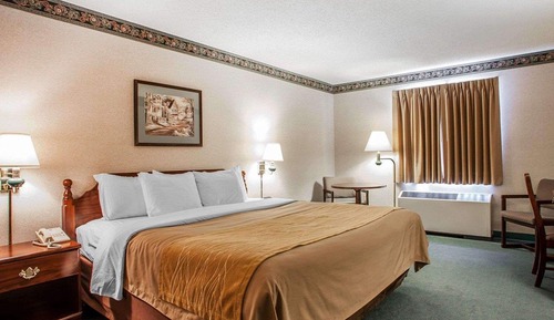 Habitación estándar, 1 cama de matrimonio grande, no fumadores, bañera de hidromasaje (No Pets)