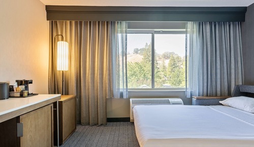 Habitación Deluxe, 2 camas de matrimonio, accesible para personas con discapacidad (Mobility Tub)