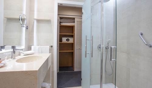 Estudio (2 adults +1 child)