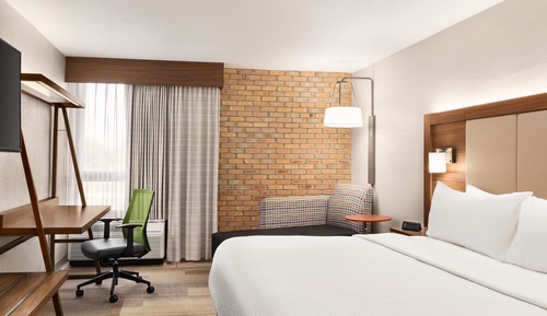 Habitación estándar, 1 cama de matrimonio grande (Communication, Roll-In Shower)