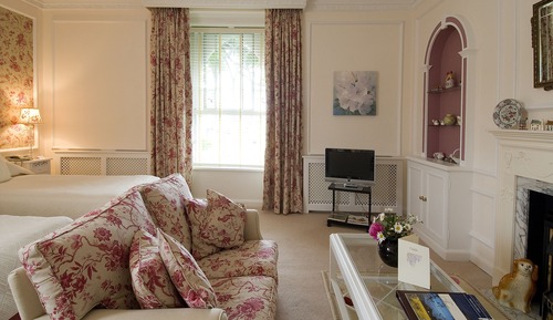 Habitación superior con 1 cama doble o 2 individuales