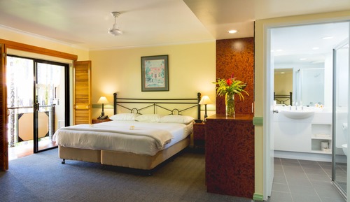 Habitación, vistas a la piscina