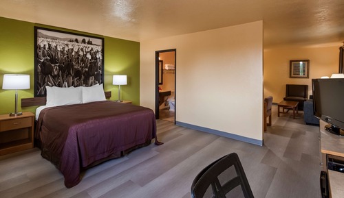 Suite, 1 cama de matrimonio, no fumadores, cocina (Larger Room;Separate Living Room)