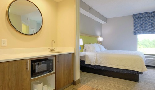 Estudio, 1 cama de matrimonio grande, frigorífico y microondas (Wet bar)