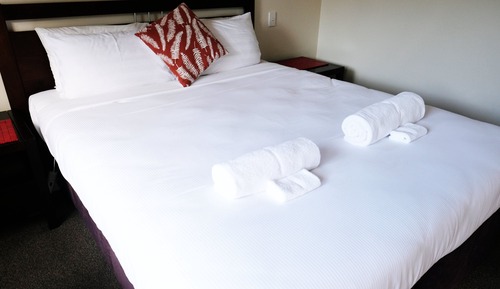 Estudio superior, cocina básica, en la zona del jardín