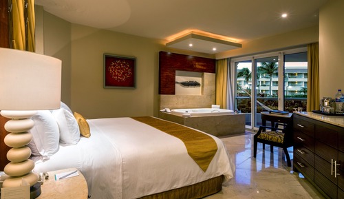 Superior Deluxe Ocean View - Kids & Teens Free