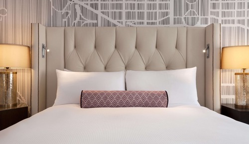 Fairmont Gold King, Habitación, Acceso al salón del club