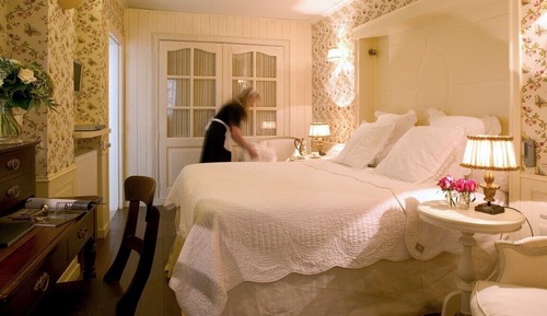 Habitación básica doble (next to the entrance)