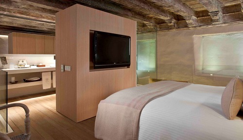 Suite, 1 cama de matrimonio grande (Duplex, Colonial Area, Butler Service)