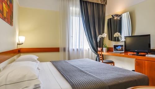 Habitación triple clásica (Sleep and Fly)