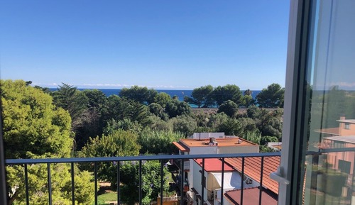 Habitación con 1 cama doble o 2 individuales, balcón, vistas a la piscina