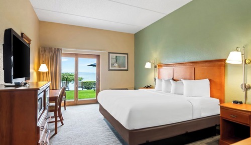 Habitación individual estándar, 1 cama de matrimonio grande, balcón, vistas al lago (Accessible )