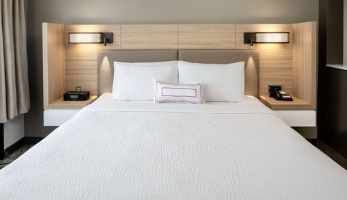 Habitación, 1 cama de matrimonio grande con sofá cama (Mobility Roll in Shower)