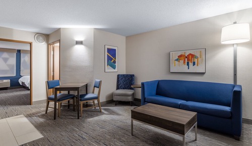 Suite, 1 cama de matrimonio grande, ducha adaptada, no fumadores (Comms, Mobil, Roll-In Shower)