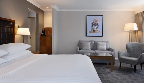 Habitación superior, 1 cama de matrimonio grande con sofá cama