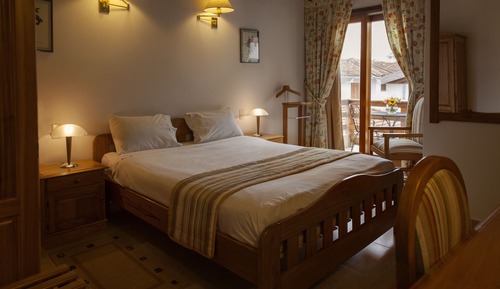 Habitación Confort doble, 1 cama doble, vistas al jardín