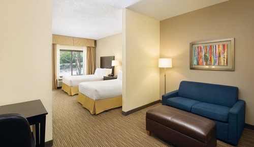 Habitación, 2 camas dobles (Communications, Roll-In Shower)