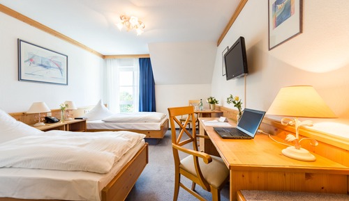 Habitación básica con 1 cama doble o 2 individuales