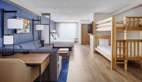 Habitación (2 Queen, Sofabed, and Bunk Beds)