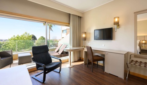 Habitación Deluxe, 1 cama doble, no fumadores, vistas a la piscina