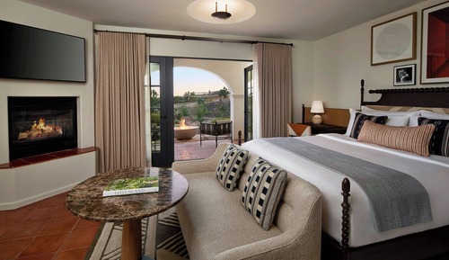 Habitación, 1 cama de matrimonio grande, chimenea, vistas parciales al mar