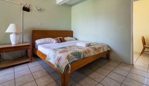 Habitación individual básica, 1 cama de matrimonio grande, cocina básica, vistas al mar