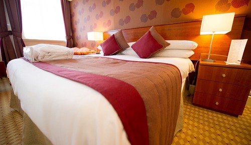 Habitación superior con 1 cama doble o 2 individuales, 1 cama de matrimonio grande