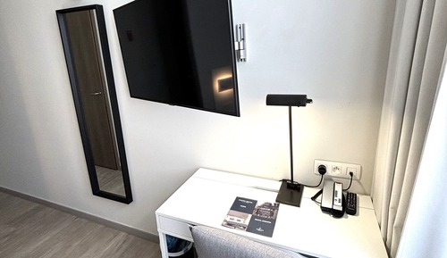 Charming Single with Shower 