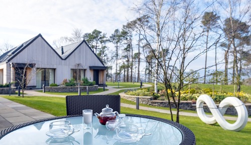 Suite junior, 1 cama de matrimonio grande, vistas al jardín