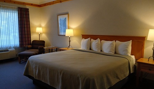 Habitación estándar, 1 cama de matrimonio grande (Parking Lot View)