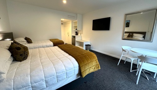 Estudio familiar, varias camas