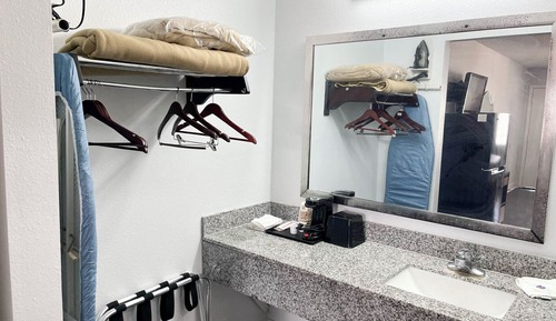 Habitación estándar, 2 camas de matrimonio, fumadores, frigorífico y microondas