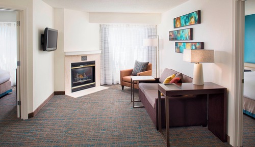 Suite, 2 habitaciones (Mobility/Hearing Access, Roll-In Shwr)