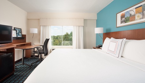 Habitación, 1 cama de matrimonio grande (Mobility/Hearing Accessible, Tub)