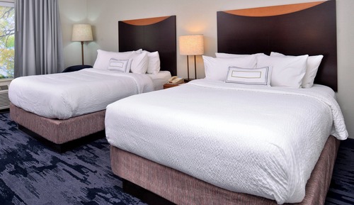 Habitación, 2 camas de matrimonio (Mobility Accessible, Roll-In Shower)