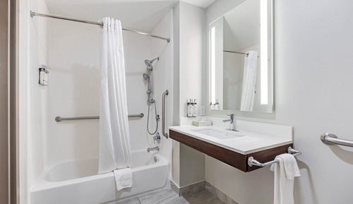 Habitación estándar, 2 camas de matrimonio (Mobility, Accessible Tub)