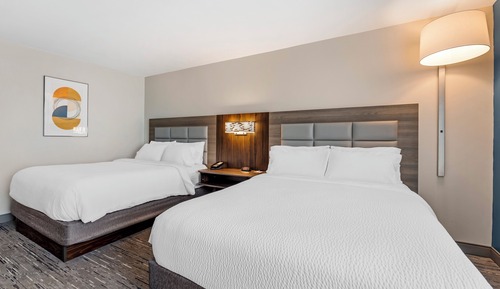 Habitación estándar, 2 camas de matrimonio (Mobility, Roll-In Shower)