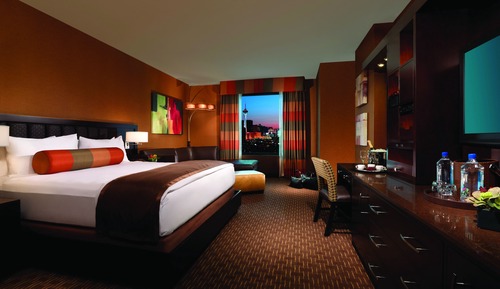 Cama matrimonial grande, edificio Rush