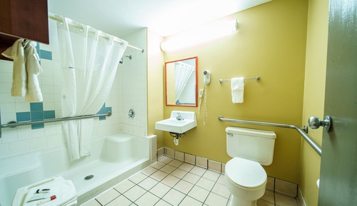 Habitación, 2 camas de matrimonio, no fumadores (Mobility/Hearing, Roll-In Shower)