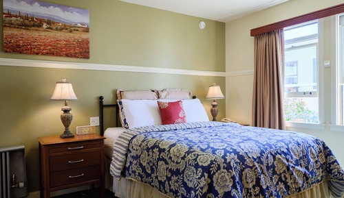 Habitación, 1 cama de matrimonio, cocina, vistas al patio