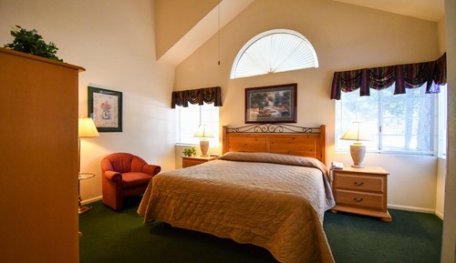 Deluxe Condo, Kitchen