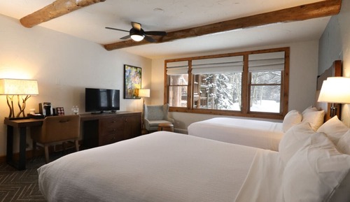 Lodge 2 Queens Guestroom